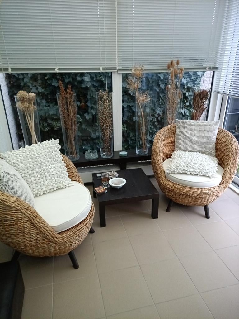 Twee rieten fauteuils met kussens, Ophalen