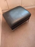 Zwarte lederen hocker, Huis en Inrichting, Banken | Voetenbanken en Poefen, Ophalen of Verzenden, Zo goed als nieuw, Rechthoekig