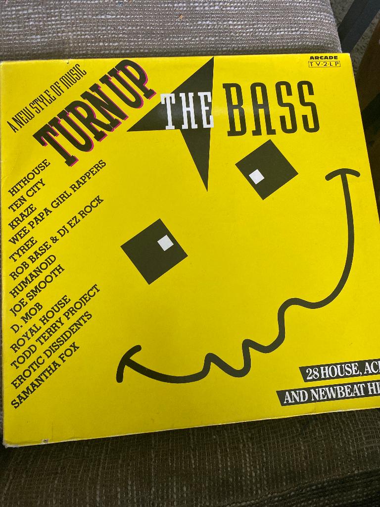 Turn Up The Bass : 28 House Acid Newbeat Hits ( 2 lp vinyl), Cd's en Dvd's, Vinyl | Dance en House, Gebruikt, Ophalen of Verzenden