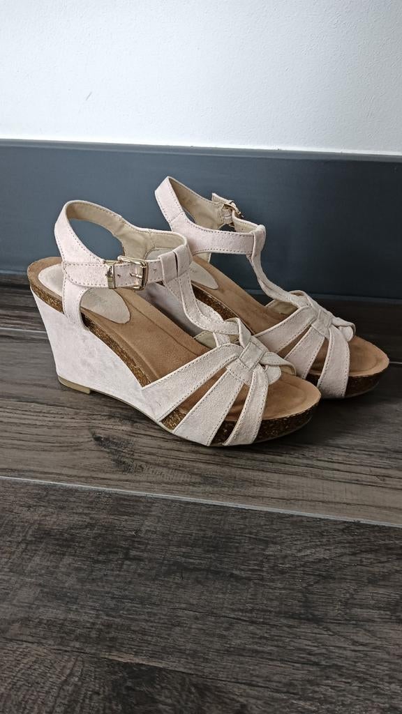 Mooie zomer sandalen met een sleehak 38, Beige, Zo goed als nieuw, Graceland, Sandalen of Muiltjes