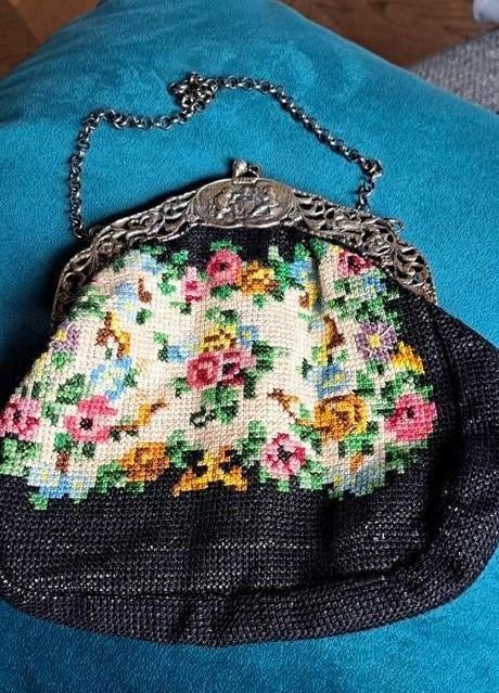 Oud needlepoint avondtasje met zilveren beugel, Ophalen of Verzenden