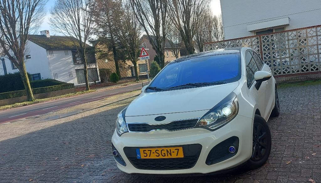 Handel prijs moet weg Rio1.2 2012 2d eigenaar nieuwe staat, 450 kg, 40 €/maand, 4 cilinders, Start-stop-systeem