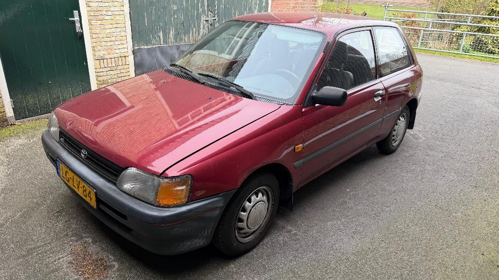 Toyota Starlet 1.3 XLI 12V E2 1995 Rood, 4 cilinders, Overige bekleding, Origineel Nederlands, Handgeschakeld