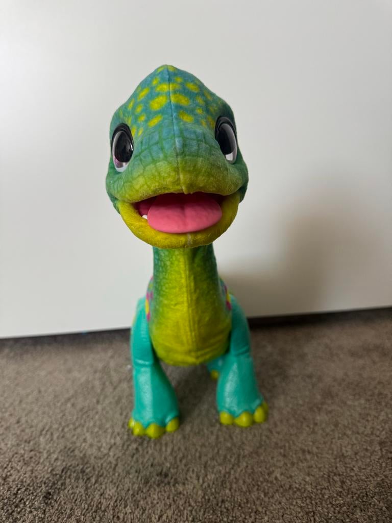 FurReal Snackende Sam de Brontosaurus Interactieve Knuffel, Overige merken, Ophalen of Verzenden, Zo goed als nieuw, Middelgroot (20 tot 80 cm)