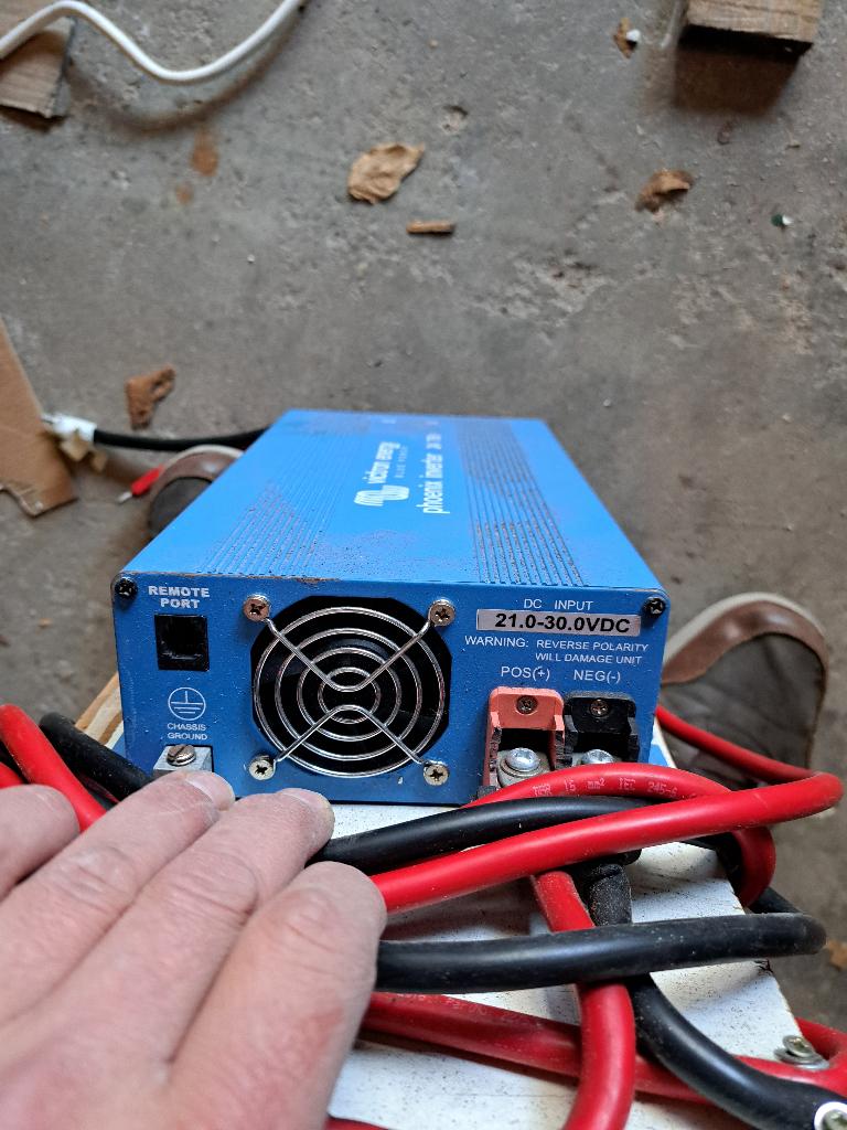 Victron energy phoenix 24 750, Ophalen of Verzenden, Gebruikt, Overige typen