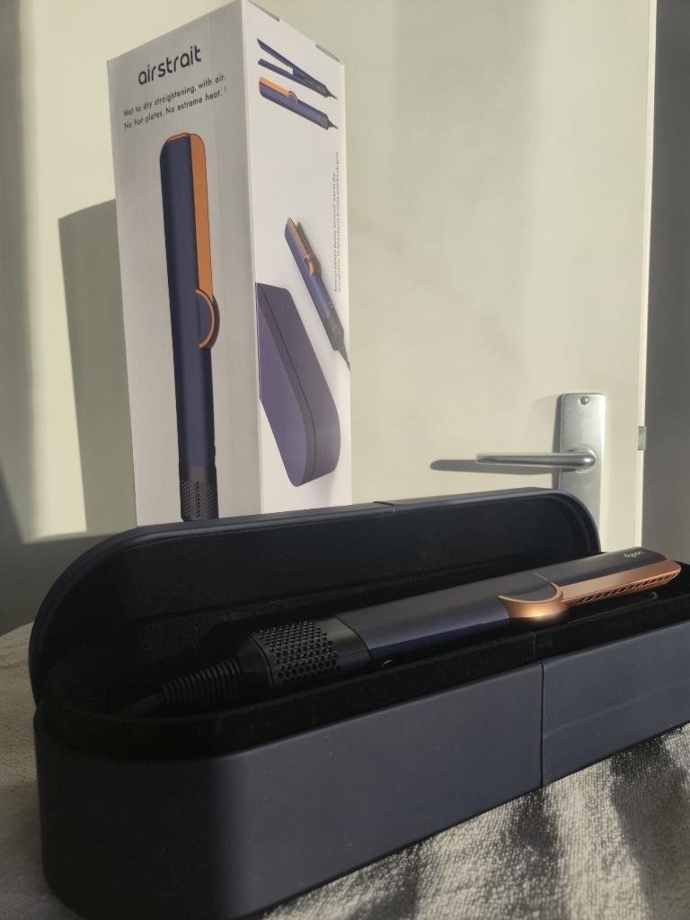 Dyson Airstrait Inclusief Giftbox - Blauw - Nieuw, Sieraden, Tassen en Uiterlijk, Uiterlijk | Haarverzorging, Ophalen of Verzenden