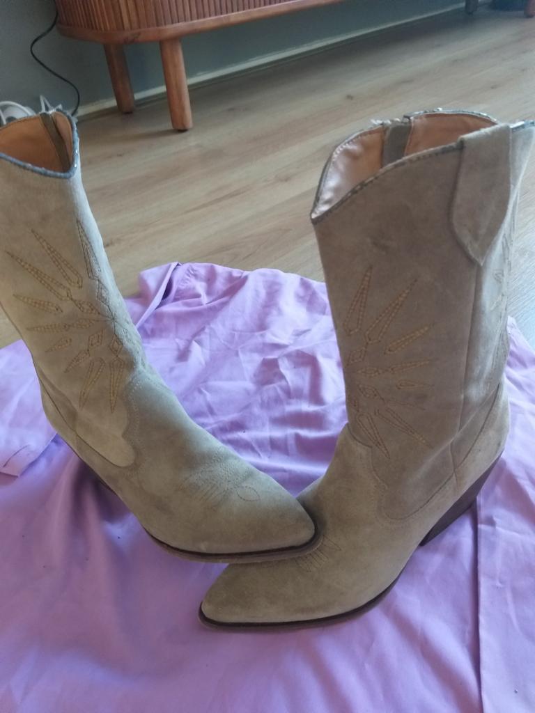 Laarzen,,,Dames,,Enkellaarzen,,,(maat 40 ) nubuck, Ophalen of Verzenden, Zo goed als nieuw, Bruin