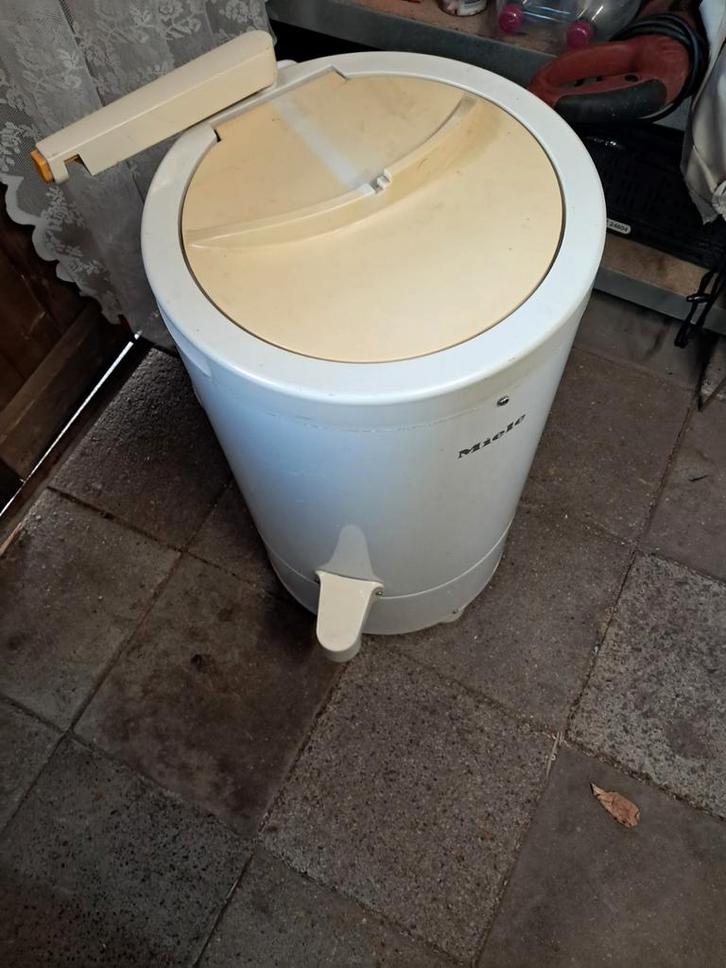 Miele centrifuge - Compact en efficiënt, Witgoed en Apparatuur, Wasmachines, Gebruikt, Bovenlader, Minder dan 4 kg, Minder dan 85 cm