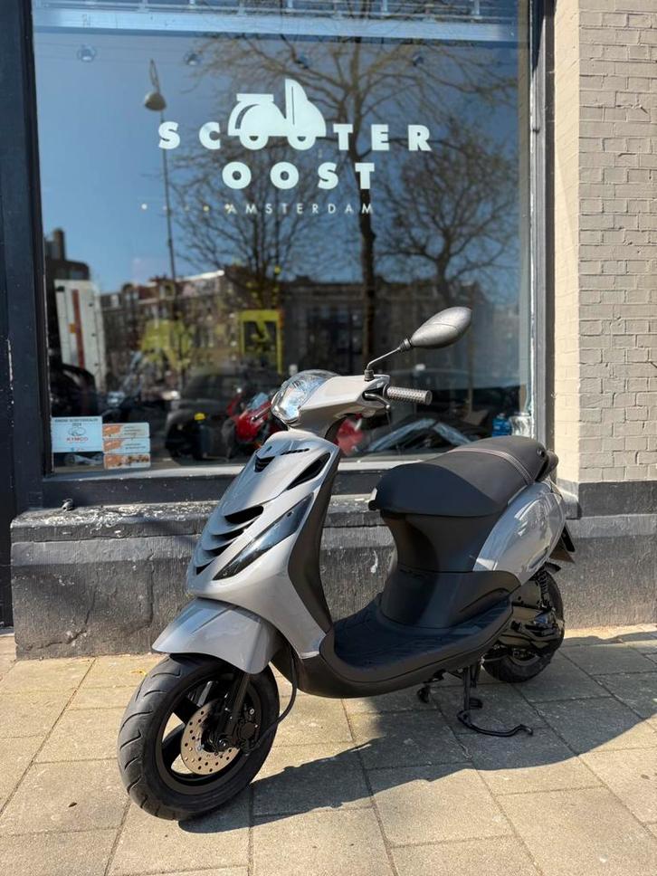 Piaggio Zip 2t Zip 2tempi zip two stroke 2018, Fietsen en Brommers, Scooters | Piaggio, Zo goed als nieuw, Zip, Benzine, Ophalen