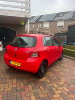 Toyota Yaris 1.3 16V Vvt-i 5DR 2007 Rood, Auto's, Toyota, Voorwielaandrijving, 40 €/maand, 4 cilinders, 995 kg