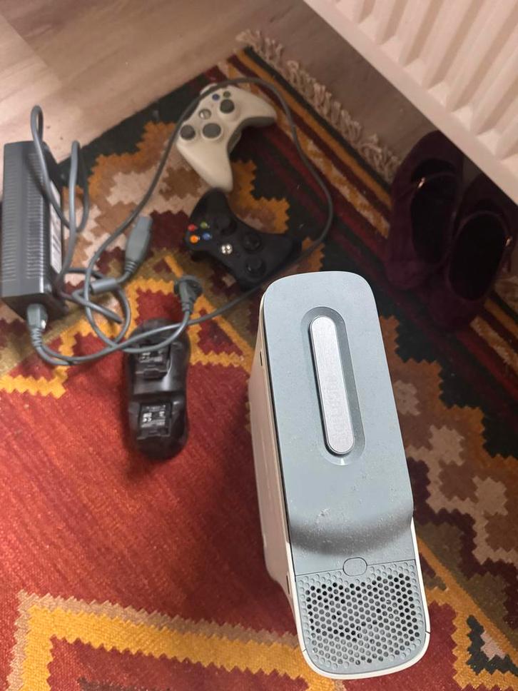 Xbox 360 60GB Console met controllers en accessoires, Spelcomputers en Games, Spelcomputers | Xbox 360, Gebruikt, 60 GB, 360 Pro of Premium