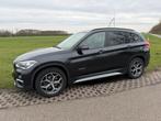 BMW X1 20I Xdrive Aut8 2016 Zwart high executive! Pano dak, Auto's, BMW, Lichtsensor, Zwart, 2000 kg, Zwart