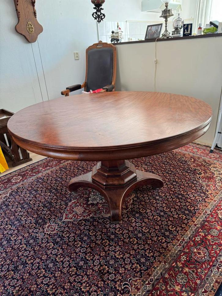 Antieke Notenhouten Ronde Tafel - Ø 140 cm, Antiek en Kunst, Antiek | Meubels | Tafels, Ophalen