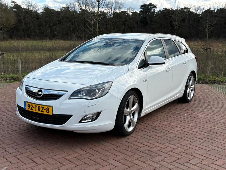 Opel Astra 1.4 Turbo 103KW ST 2012 Wit, Auto's, Opel, Particulier, Astra, Airbags, Airconditioning, Alarm, Bluetooth, Bochtverlichting