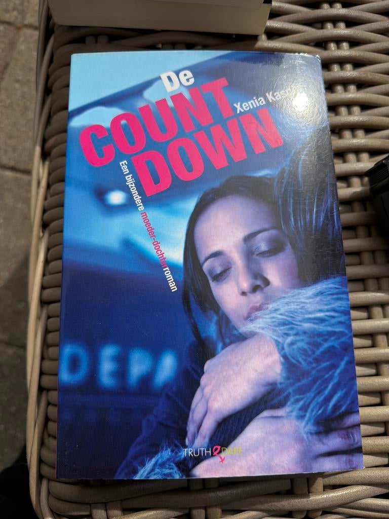 HK.  Xenia Kasper - De countdown, Ophalen of Verzenden, Zo goed als nieuw, Xenia Kasper