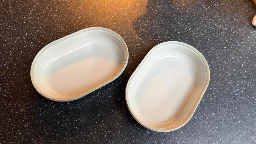 Surefeed Bakje - Kattenvoerbak - Grijs 2 stuks, Ophalen of Verzenden, Zo goed als nieuw