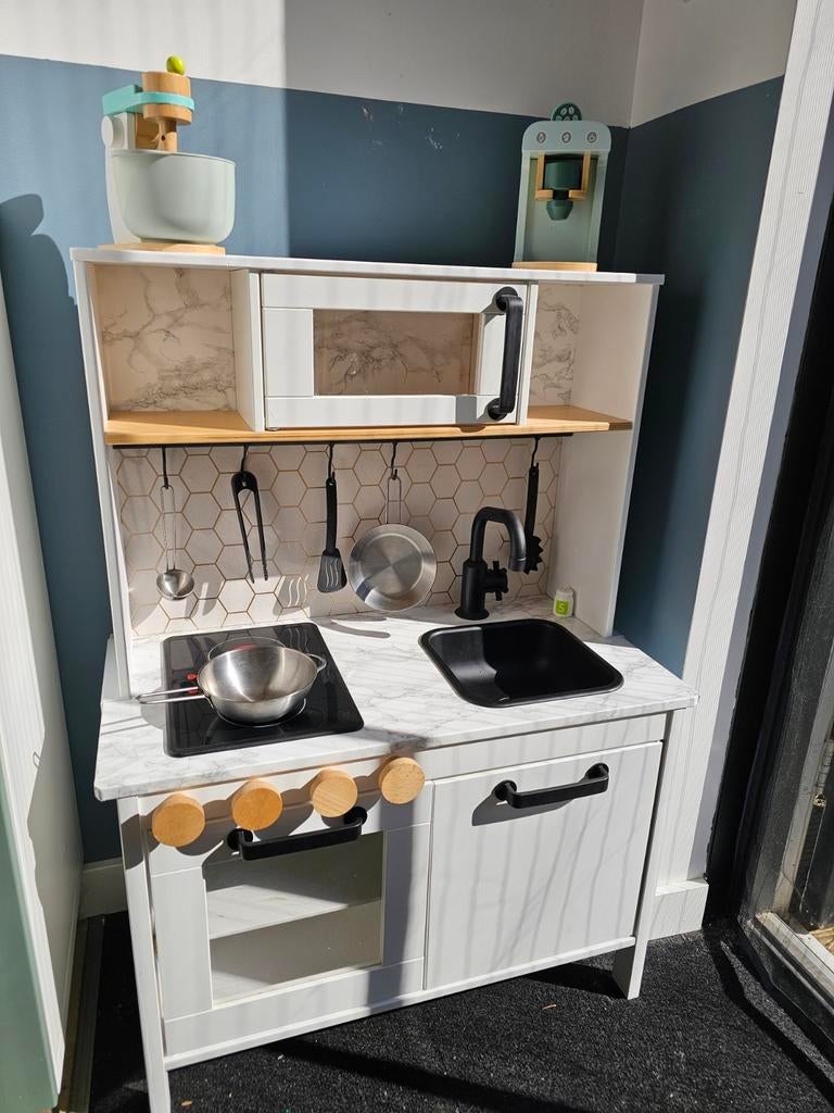 Gepimpte Ikea keuken met toebehoren, Ophalen, Meisje