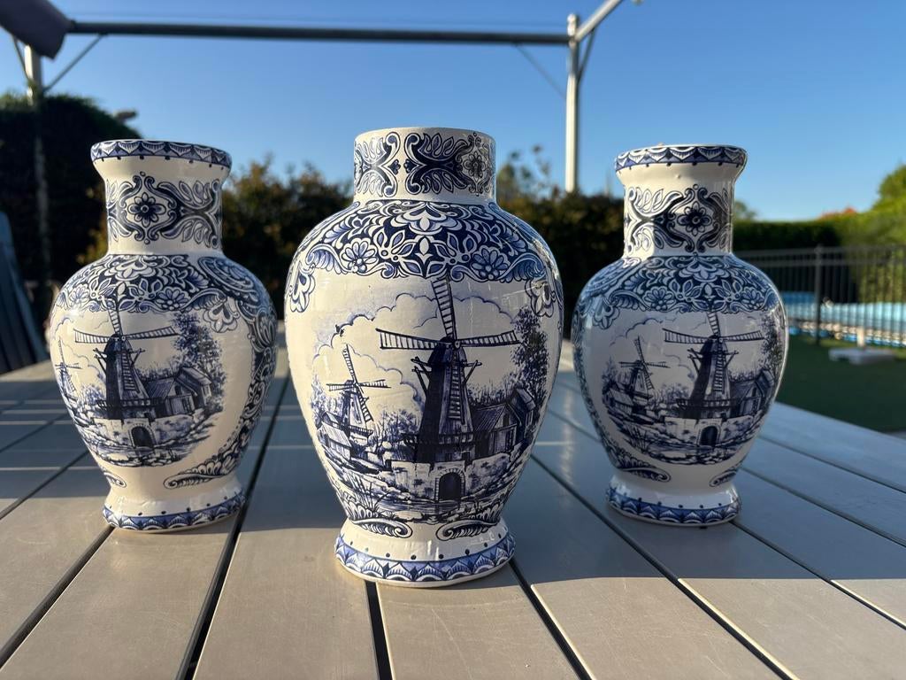 Set van 3 Delfts Blauwe Vazen met Molenlandschap, Antiek en Kunst, Ophalen of Verzenden