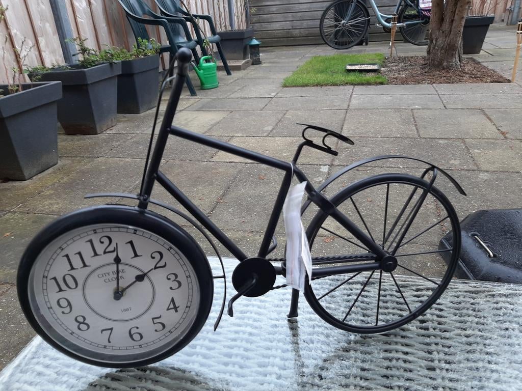 Unieke fiets klok - Staande klok in fietsvorm. NIEUW!!!, Huis en Inrichting, Woonaccessoires | Klokken, Ophalen of Verzenden, Nieuw