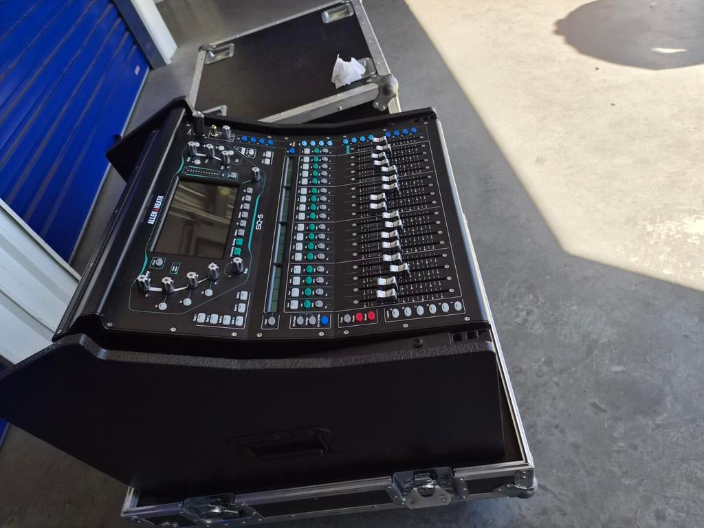 Allen & Heath SQ-5 Digitale Mixer met Flightcase, Ophalen, Zo goed als nieuw, 10 tot 20 kanalen, Microfooningang