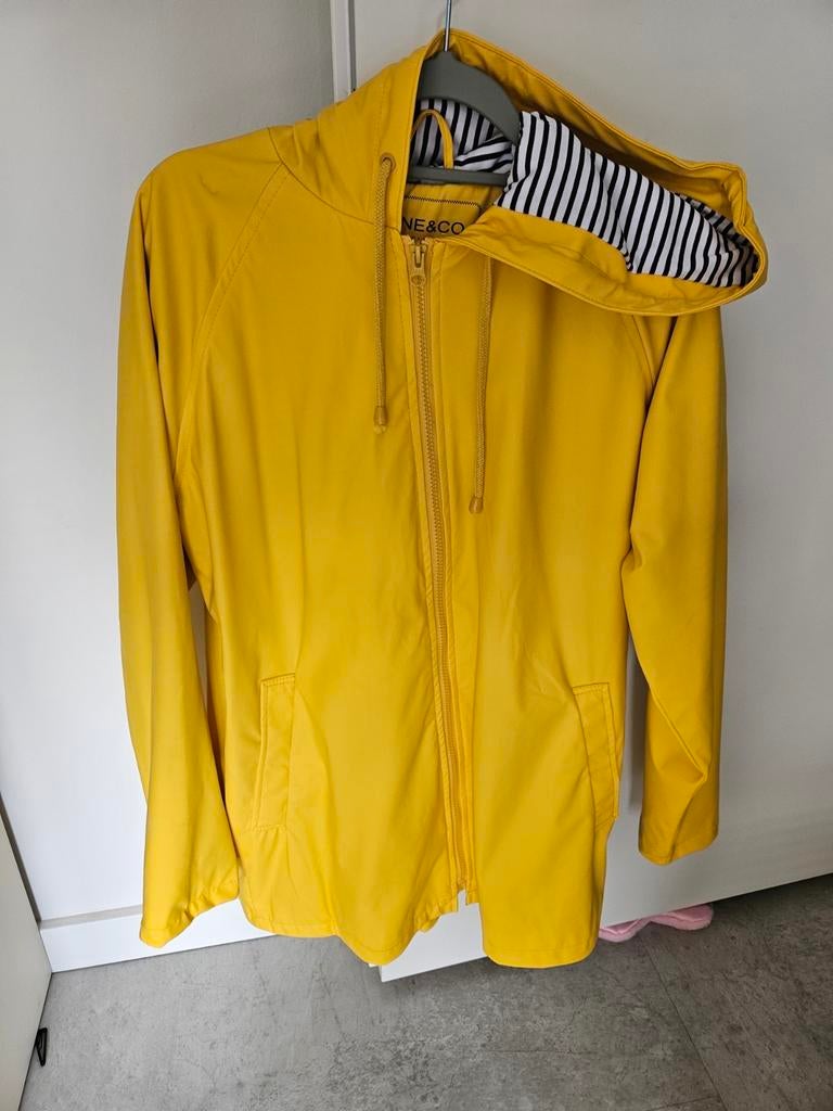 Franse regenjas. Maat S. Niet gedragen., Ophalen of Verzenden, Nieuw, Regenjas