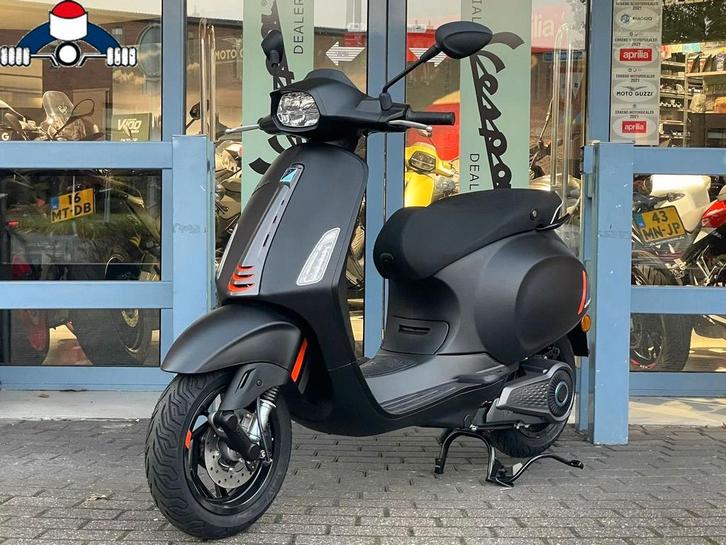 Nieuwe Vespa  Elettrica Nero Convinto Matt nieuw 0km, Fietsen en Brommers, Scooters | Vespa, Nieuw, Overige modellen, Maximaal 45 km/u