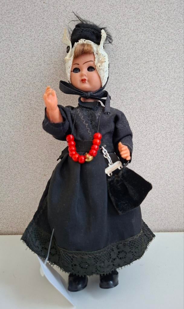 Vintage pop in traditionele klederdracht 18.5 cm, Ophalen of Verzenden, Gebruikt, Overige typen