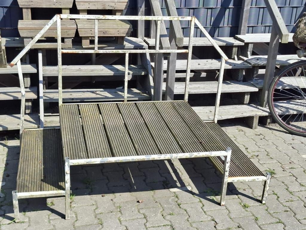 Te koop opstap trap voor een stacaravan bod mag, Ophalen, Gebruikt