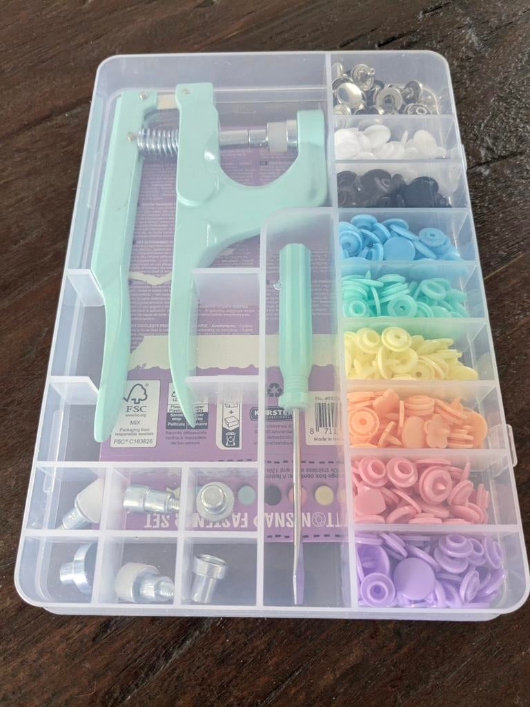 Gekleurde drukknopen set., Hobby en Vrije tijd, Naaien en Fournituren, Ophalen, Zo goed als nieuw, Knoop of Knopen