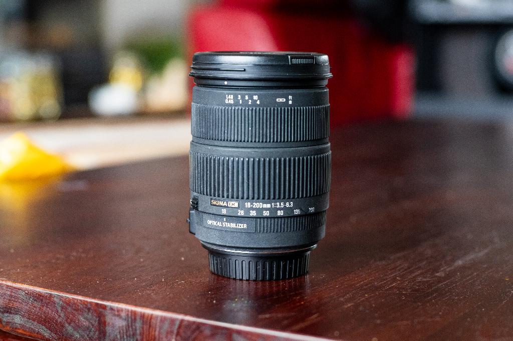 Sigma 18-200mm f/3.5-6.3 DC OS, voor Canon EF-S, Ophalen of Verzenden, Zo goed als nieuw, Telelens, Zoom