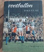 Voetballen toen en nu K.N.V.B 75 jaar, Boeken, Ophalen of Verzenden, Gelezen, Balsport