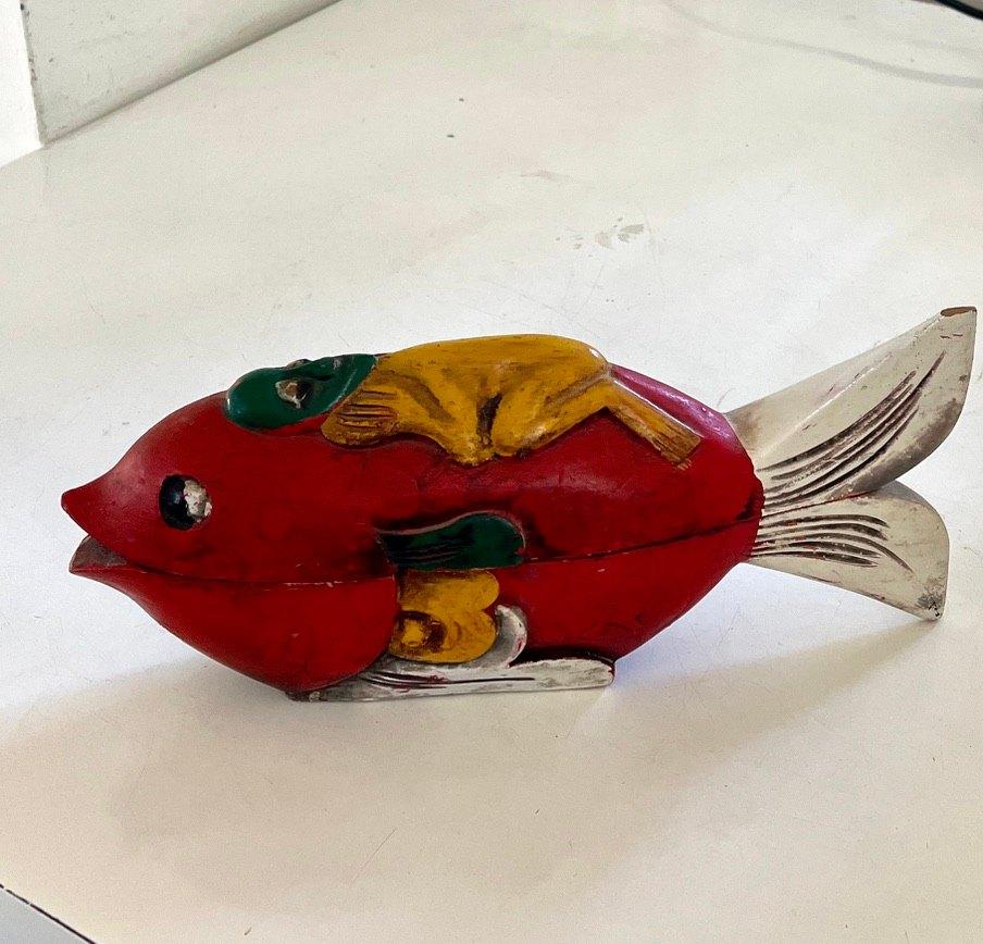 Oude houten doos in de vorm van een vis, Antiek en Kunst, Ophalen of Verzenden