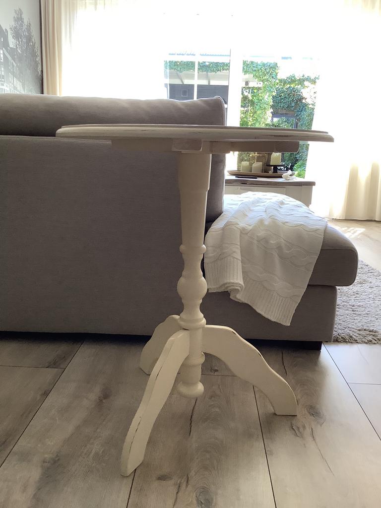 Wijntafel kleur creme hoohte 70 cm en doorsnee blad 60 cm, Ophalen of Verzenden, Zo goed als nieuw, Rond, 50 tot 75 cm