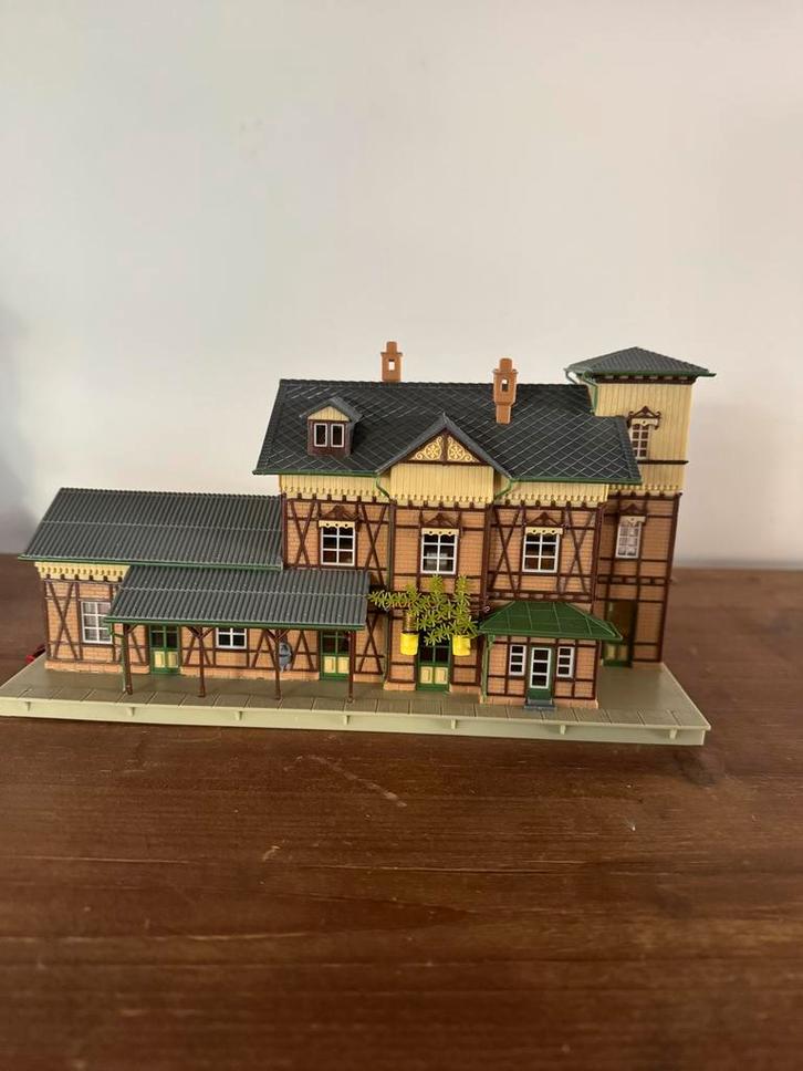 Faller B-112 Station H0 1:87 - Netjes Gebouwd, Hobby en Vrije tijd, Modeltreinen | H0, Zo goed als nieuw, Brug, Tunnel of Gebouw