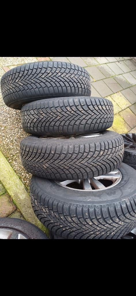 Toyota rav banden  nieuw 215/70/16, Ophalen, 215 mm, 16 inch, Banden en Velgen