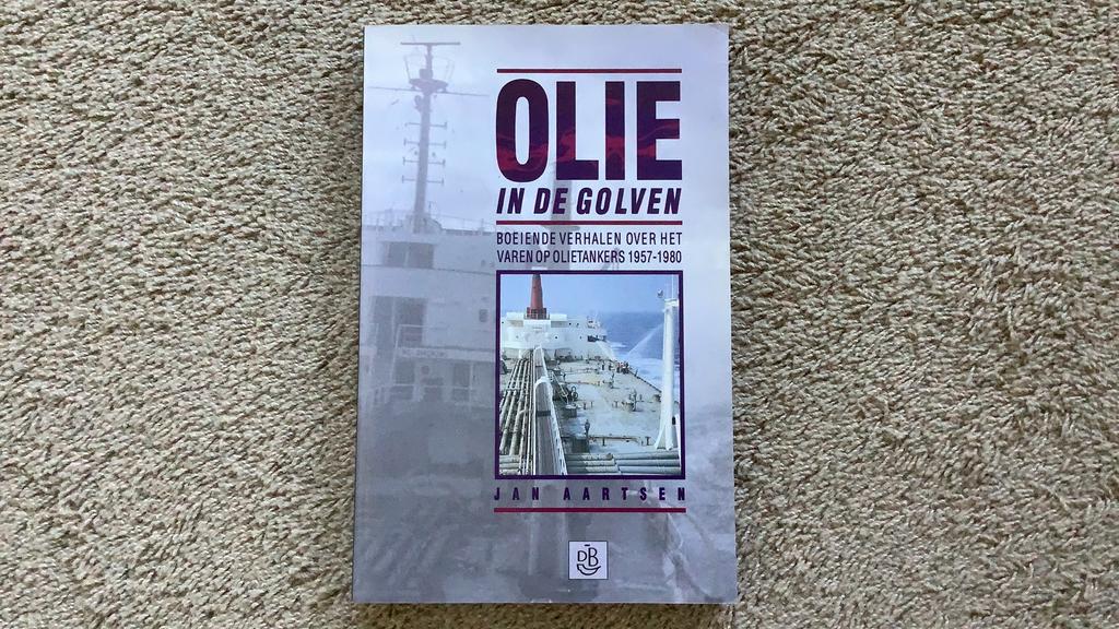 Jan Aartsen, Olie in de golven. Varen op olietankers 1957-, Ophalen of Verzenden, Zo goed als nieuw, J. Aartsen, Boot