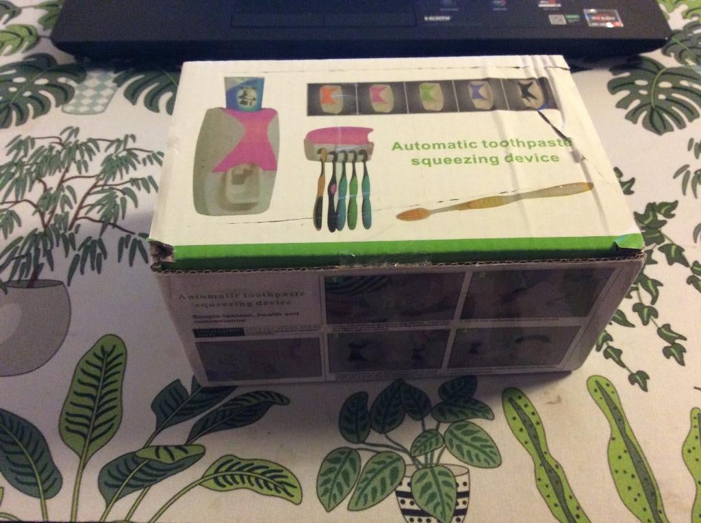 Automatische tandpasta knijpautomaat. Nieuw in doos, Ophalen of Verzenden, Nieuw, Wit