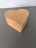 Houten hartvormige doos met magneetsluiting, Huis en Inrichting, Woonaccessoires | Kisten, Ophalen of Verzenden, Nieuw, Minder dan 50 cm