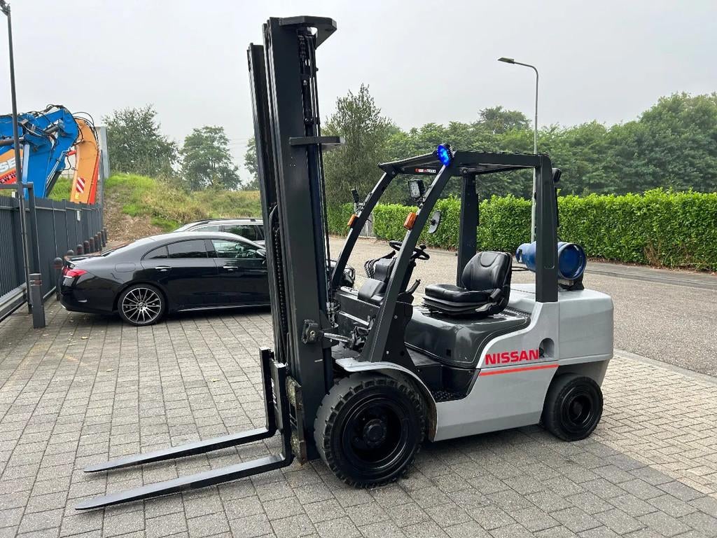 Nissan UG1F2A35DU Heftruck (bj 2013), Zakelijke goederen, Machines en Bouw | Heftrucks en Intern transport, 3000 tot 4000 kg, LPG
