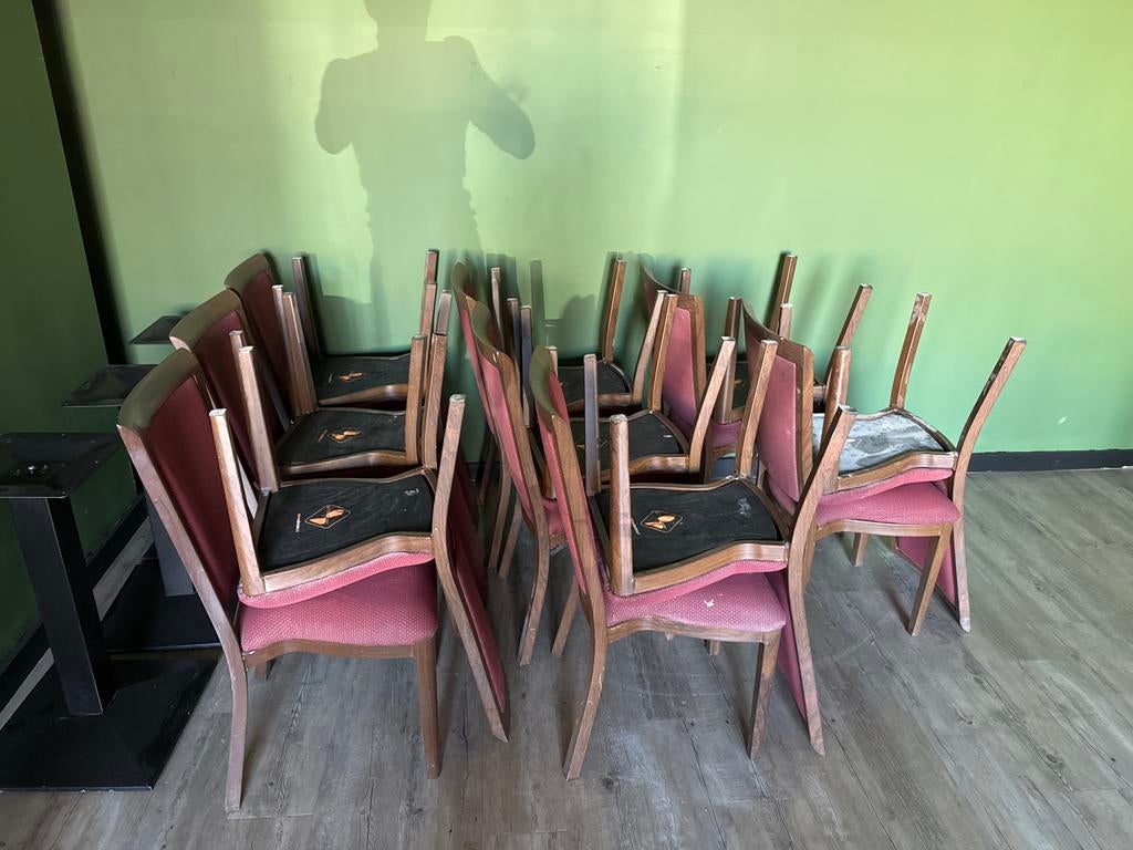 Partij van 16 gebruikte stoelen, Ophalen