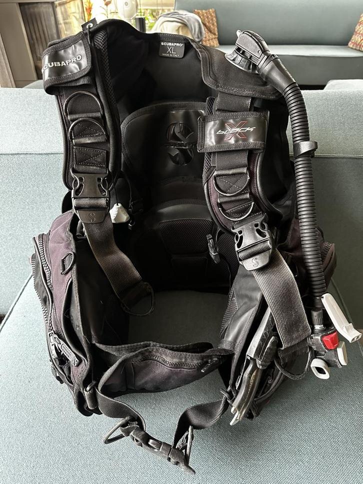 Scubapro XBLACK bcd, Watersport en Boten, Duiken, Zo goed als nieuw, Trimvest of Wing, Ophalen of Verzenden