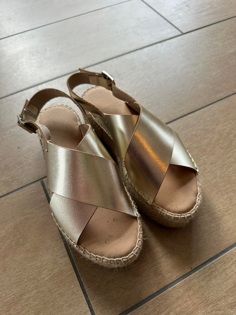 Espadrilles/sandalen goud maat 37, Ophalen of Verzenden, Zo goed als nieuw, Overige kleuren, Sandalen of Muiltjes