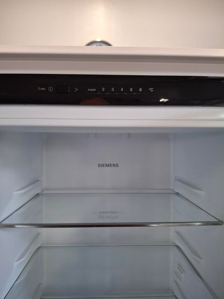 Bijna nog nieuwe siemens inbouw koelvriescombinatie, 200 liter of meer, Met aparte vriezer, Energieklasse A of zuiniger, Siemens