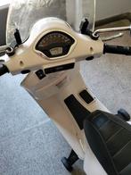 Elektrische kinder scooter - Vespa model, Kinderen en Baby's, Speelgoed | Speelgoedvoertuigen, Ophalen of Verzenden, Zo goed als nieuw