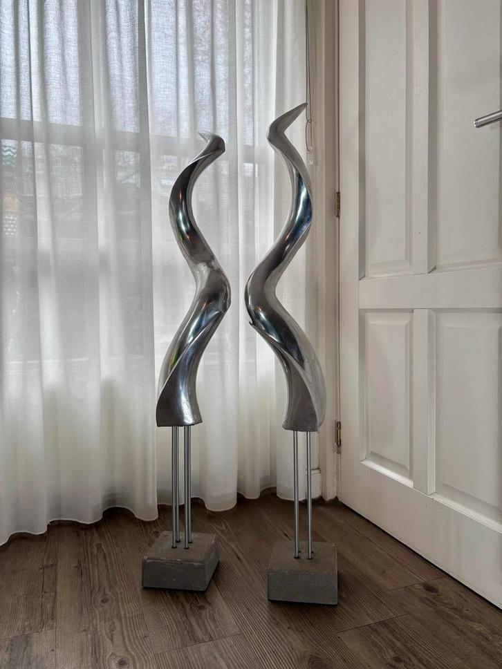 WILD ACCENTS HORNS, ongeveer 120cm hoog beeld op voetstuk, Antiek en Kunst, Kunst | Designobjecten, Ophalen of Verzenden