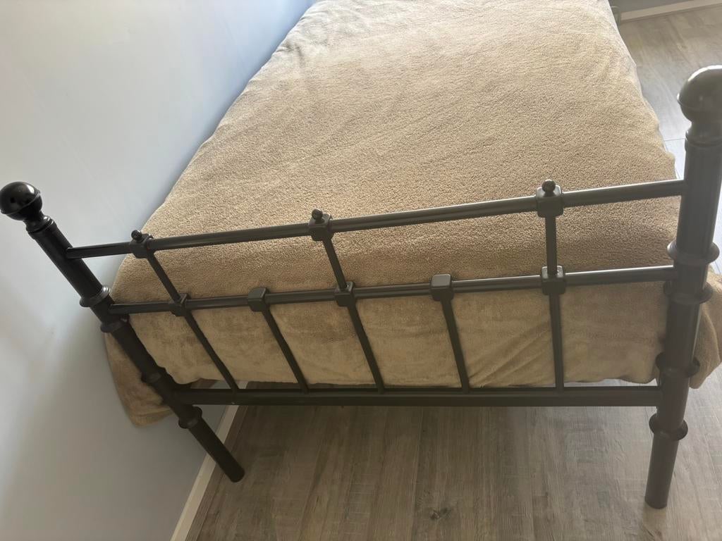 1persoonsbed zwart, staal, Ophalen