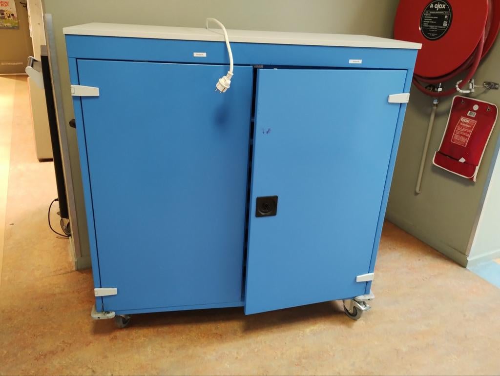 Metalen laptopkast / oplaadkast op wielen - Blauw, Ophalen, Gebruikt, Modern, functioneel, 120 tot 170 cm