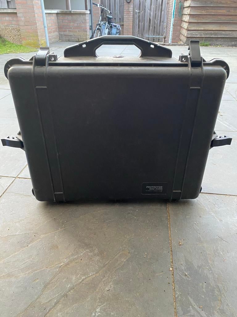Pelican Protector Case 1600 - Robuuste Koffer met Schuim, Sieraden, Tassen en Uiterlijk, Koffers, Gebruikt, Hard kunststof, 45 tot 55 cm