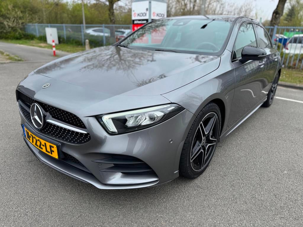 Mercedes-Benz A-klasse 180 AMG Sfeerverlichting Leder Led 20, Auto's, Mercedes-Benz, 136 pk, Gebruikt, 4 cilinders, Origineel Nederlands