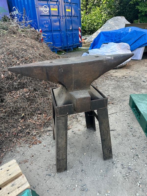 aambeeld antiek en loodzwaar, Ophalen